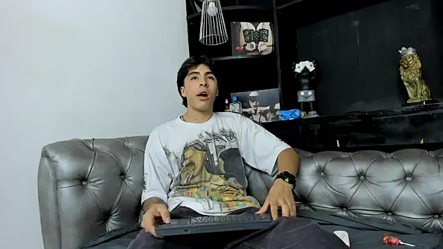 Snapshot of HeellBoy_ chatting on 10, 11, 2025 HeellBoy online show from 10, 11, 2025