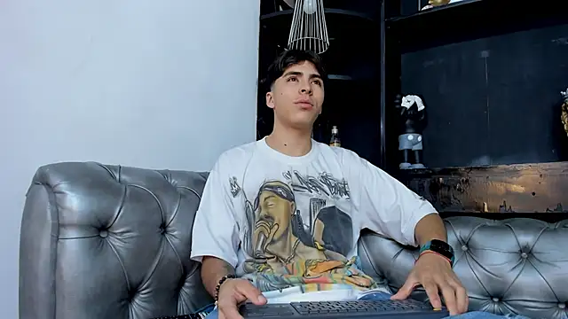 Snapshot of HeellBoy_ chatting on 30, 11, 2025 HeellBoy online show from 30, 11, 2025