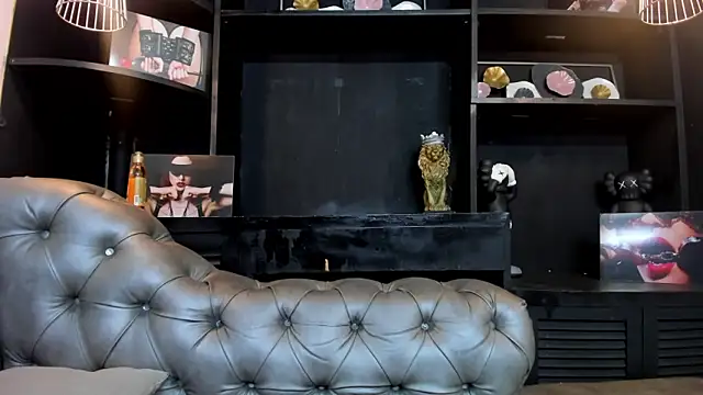 Snapshot of HeellBoy_ chatting on 30, 10, 2025 HeellBoy online show from 30, 10, 2025