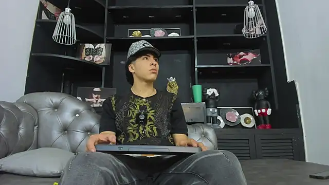 Snapshot of HeellBoy_ chatting on 15, 10, 2025 HeellBoy online show from 15, 10, 2025