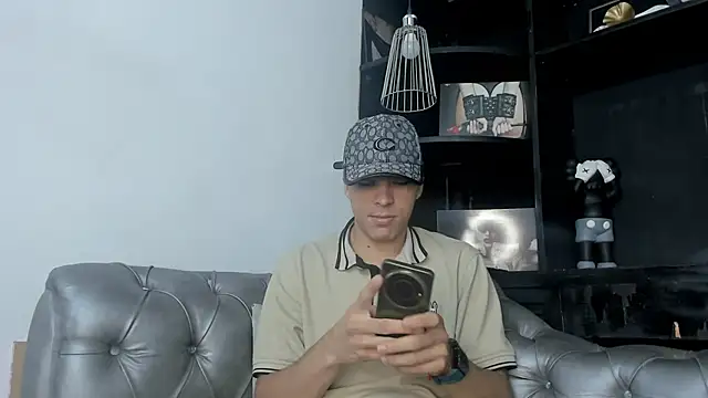 Snapshot of HeellBoy_ chatting on 16, 11, 2025 HeellBoy online show from 16, 11, 2025