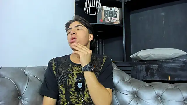 Snapshot of HeellBoy_ chatting on 5, 11, 2025 HeellBoy online show from 5, 11, 2025