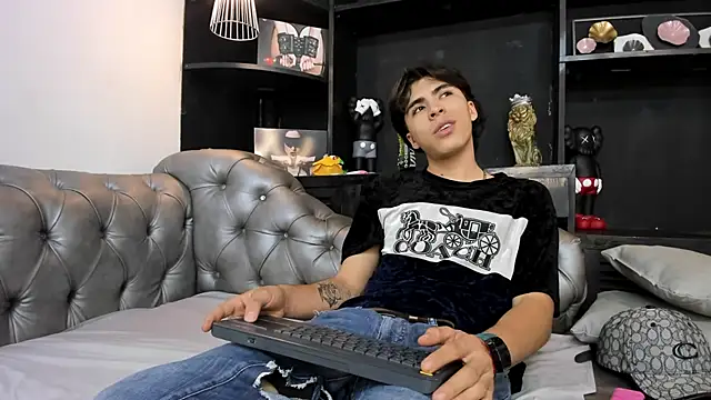 Snapshot of HeellBoy_ chatting on 19, 11, 2025 HeellBoy online show from 19, 11, 2025