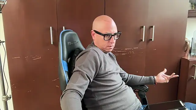 Snapshot of alanan881 chatting on 29, 11, 2025 alanan881 online show from 29, 11, 2025