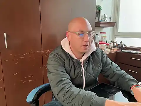 Snapshot of alanan881 chatting on 7, 11, 2025 alanan881 online show from 7, 11, 2025