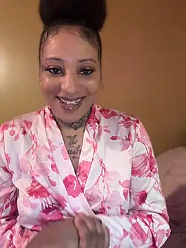 CrownedNyaries online show from 17, 6, 2026