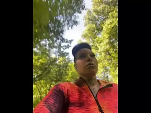 CrownedNyaries online show from 14, 6, 2026