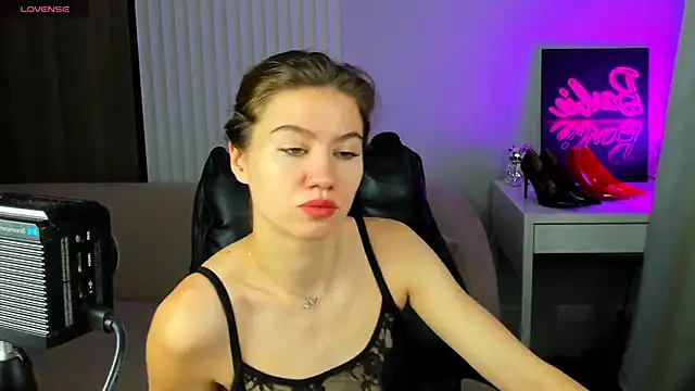 Selena grey  online show from 13, 9, 2025