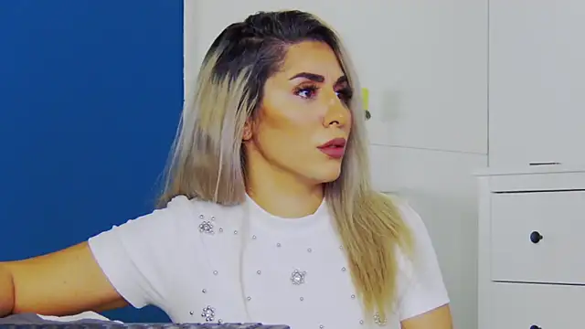 Snapshot of CelineMeyerr chatting on 31, 10, 2025 CelineMeyerr online show from 31, 10, 2025