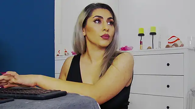 Snapshot of CelineMeyerr chatting on 5, 11, 2025 CelineMeyerr online show from 5, 11, 2025