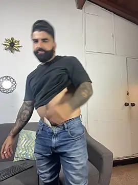 Snapshot of Lyon_vach chatting on 6, 5, 2026 Lyon vach online show from 6, 5, 2026