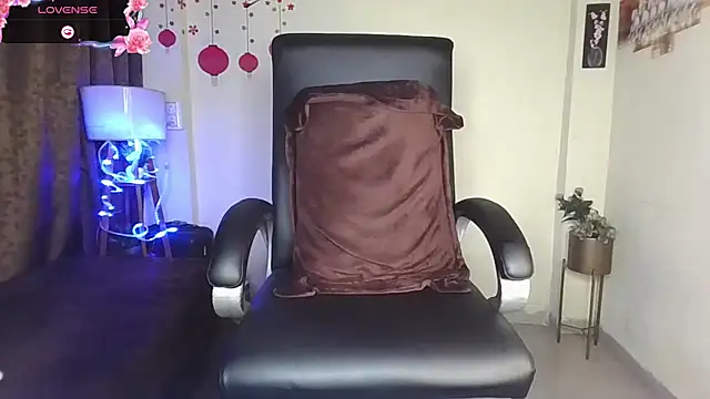 Black-Pearll online show from 25, 2, 2026