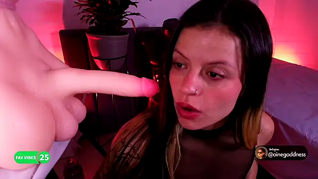 Snapshot of tatiana_monroe chatting on 18, 10, 2025 tatiana monroe online show from 18, 10, 2025