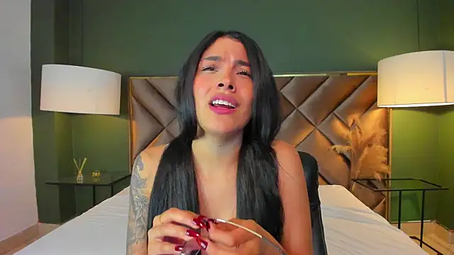 Mia Elowen online show from 4, 10, 2025