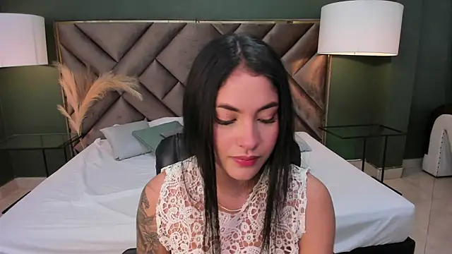 Mia Elowen online show from 12, 2, 2025