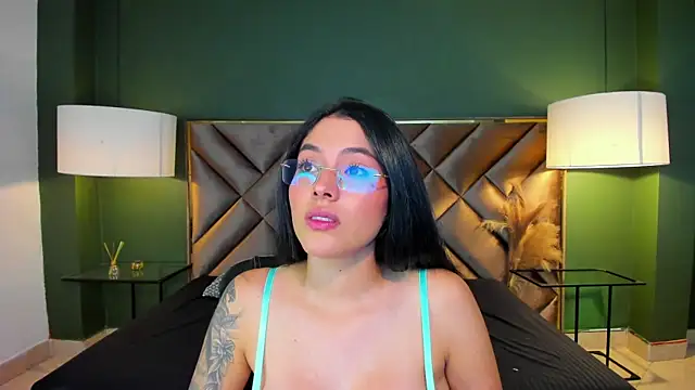 Mia Elowen online show from 3, 10, 2025