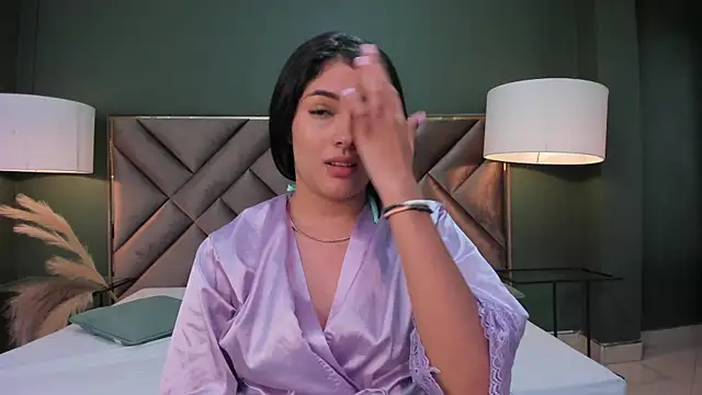 Mia Elowen online show from 6, 3, 2025