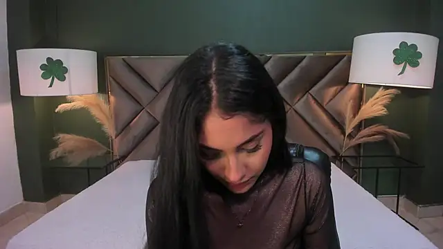 Mia Elowen online show from 15, 3, 2025