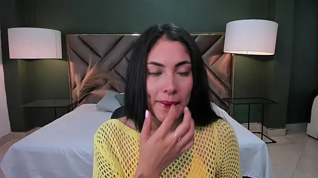 Mia Elowen online show from 7, 3, 2025