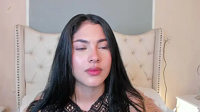 Mia Elowen online show from 12, 2, 2025