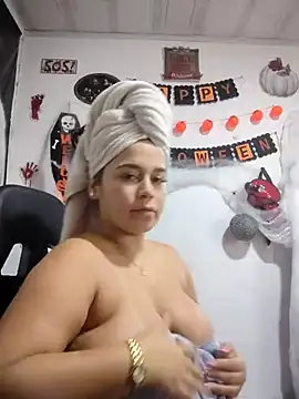 LaurenWelly  online show from 3, 11, 2025