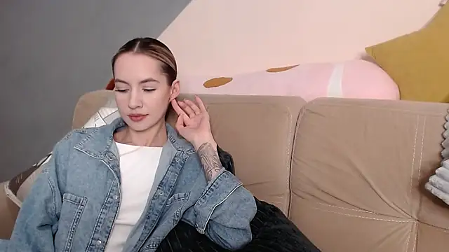 AmbrielHailey online show from 7, 11, 2025