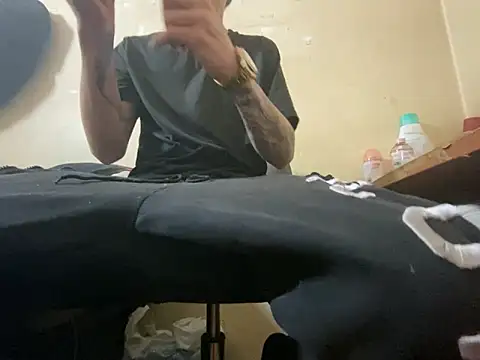 Snapshot of oscaar_mb22 chatting on 4, 3, 2025 oscaar mb22 online show from 4, 3, 2025