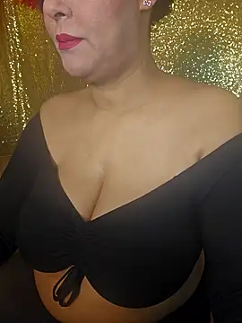 Foxlady2271 online show from 8, 1, 2025