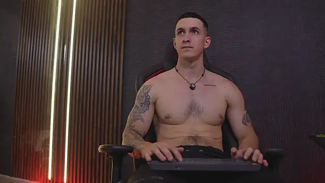 JacksonOlsenn online show from 8, 4, 2026