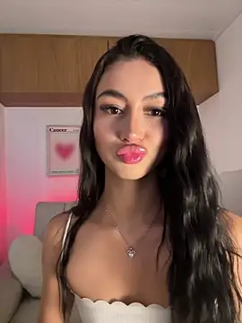 maddy bronw  online show from 25, 11, 2025