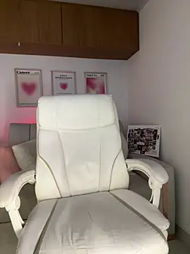 maddy bronw  online show from 15, 2, 2026