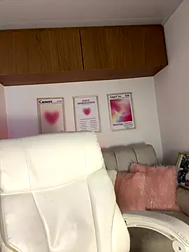 Snapshot of maddy_bronw_ chatting on 28, 11, 2025 maddy bronw online show from 28, 11, 2025