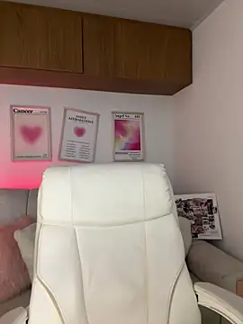 maddy bronw  online show from 30, 3, 2026