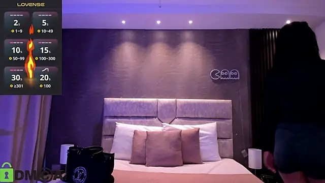 Cristal  adams online show from 20, 10, 2025