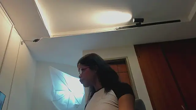 evelyn wine online show from 11, 10, 2025