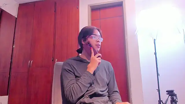 evelyn wine online show from 20, 9, 2025