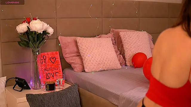 KyraCase online show from 20, 2, 2026