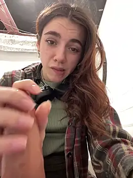 Lily  Belle online show from 17, 2, 2025