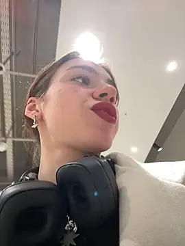 Lily  Belle online show from 13, 2, 2025