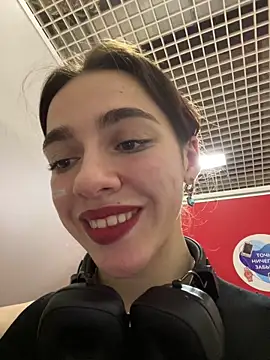 Lily  Belle online show from 13, 2, 2025