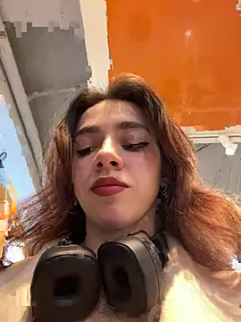 Lily  Belle online show from 28, 1, 2025