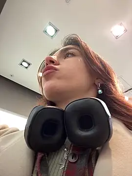 Lily  Belle online show from 17, 2, 2025