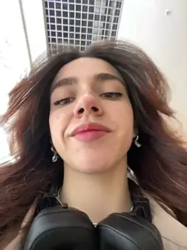 Lily  Belle online show from 2, 2, 2025