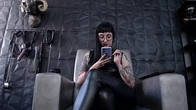 Agata Darkness online show from 9, 2, 2026