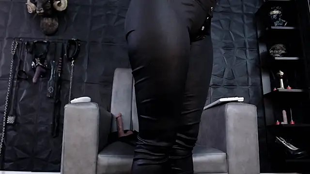 Agata Darkness online show from 4, 2, 2025