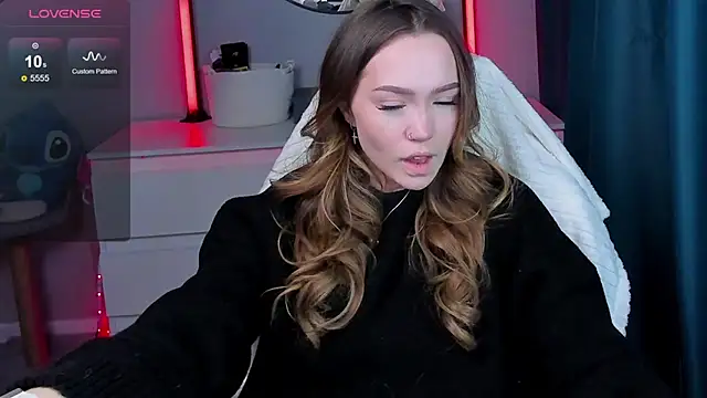 Snapshot of Evia_r0se chatting on 8, 10, 2025 Evia r0se online show from 8, 10, 2025