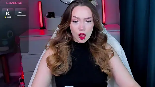 Snapshot of Evia_r0se chatting on 7, 10, 2025 Evia r0se online show from 7, 10, 2025