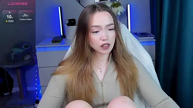 Snapshot of Evia_r0se chatting on 24, 10, 2025 Evia r0se online show from 24, 10, 2025