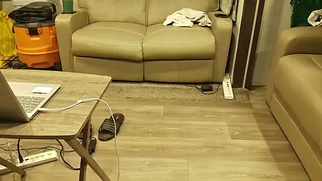 overaveragefreak4you online show from 17, 2, 2026