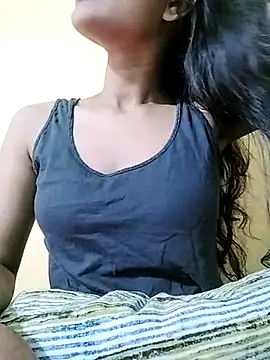 MISSQUEEN48 online show from 18, 3, 2025